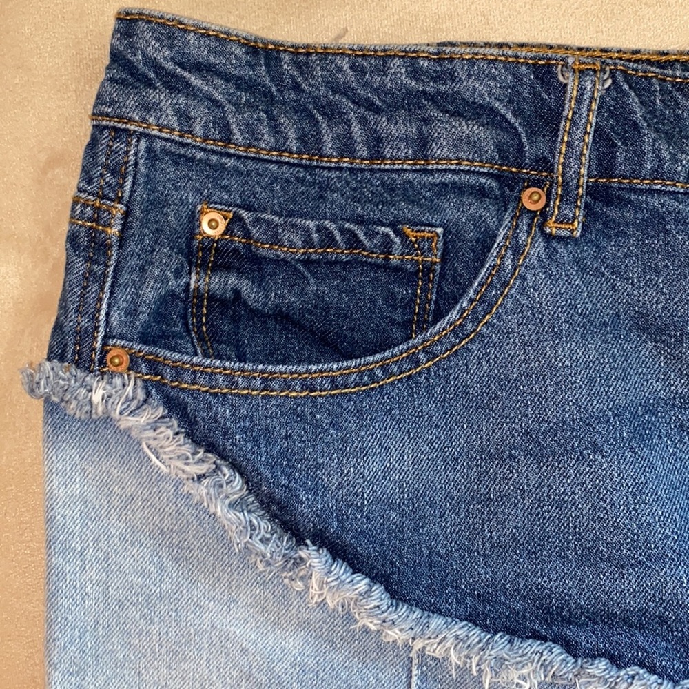 Scrolling Frayed Seam Jean Mini Skirt - Picture 3 of 8